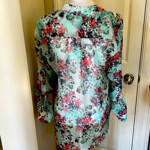 Cut from the cloth, ladies, sheer blouse, small oversize small. Floral V-neck. - Picture 11 of 12